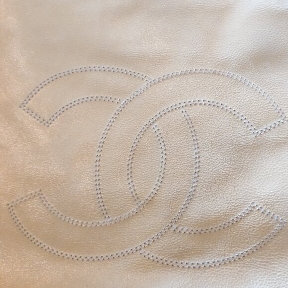 Chanel Weekender - Picture 12 of 15